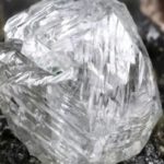 Mineral misterioso é descoberto em um diamante no manto da terra