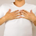 Câncer de mama masculino: 5 sintomas que podem ajudar na identificação