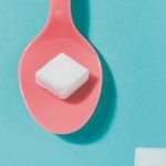 O açúcar é mesmo um vilão para os dentes?