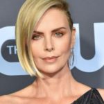 Como uma gargalhada fez a atriz Charlize Teron ficar internada 5 dias