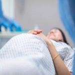 Como maternidades têm protegido grávidas do coronavírus na hora do parto