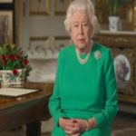 No discurso televisivo histórico, a rainha Elizabeth II oferece uma mensagem de apoio global: ‘Teremos sucesso’