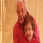 Idosa de 102 anos e neto recebem alta no mesmo dia na Itália