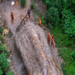 O fotógrafo brasileiro que acidentalmente documentou tribo isolada da Amazônia