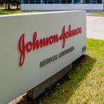 Johnson & Johnson terá de 600 a 800 milhões de vacinas contra o coronavírus até 2021