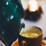 Tomar chá verde ajuda a combater alergias alimentares, sugere estudo