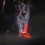 Tempestade de raios no vulcão venceu o concurso de fotografia “Momento perfeito”, mas todos os finalistas capturaram a beleza da terra