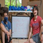 Irmãos judeus colecionam Yarmulkes para fazer máscaras para os sem-teto de Houston