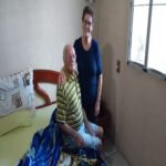Casal de idosos curados da Covid-19 em SC se reencontra após ficar um mês separados para tratamento