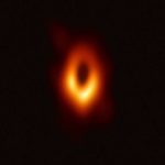 Colisão inédita entre buraco negro e astro misterioso é detectada por cientistas