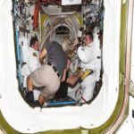 NASA mostra o que acontece se um astronauta deixa cair algo no espaço