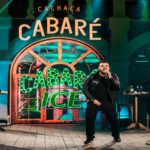 Hit “Carinha de BBzinha” consagra seu sucesso na “Live Cabaré” de Leonardo 