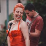 Dani Coimbra canta novo single ao vivo em show no Centro da Música Carioca