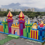 Jump Around: castelo inflável gigante garante a diversão da criançada! 😍