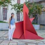 Duda Oliveira abre a individual ‘Universo Construtivo’ no Centro Cultural Correios RJ para mostrar o poder transformador da arte e da mulher.