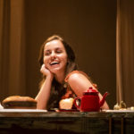 O espetáculo “Cora do Rio Vermelho”, que faz um passeio  pela vida e a obra da poeta, contista e doceira Cora Coralina,  estreia dia 12 de maio, no Teatro Poeirinha, em Botafogo.