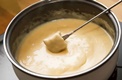 Aprenda 3 receitas lights de fondue para comer no inverno sem culpa
