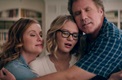 Amy Poehler e Will Ferrell se transformam nos reis do cassino no trailer da comédia The House